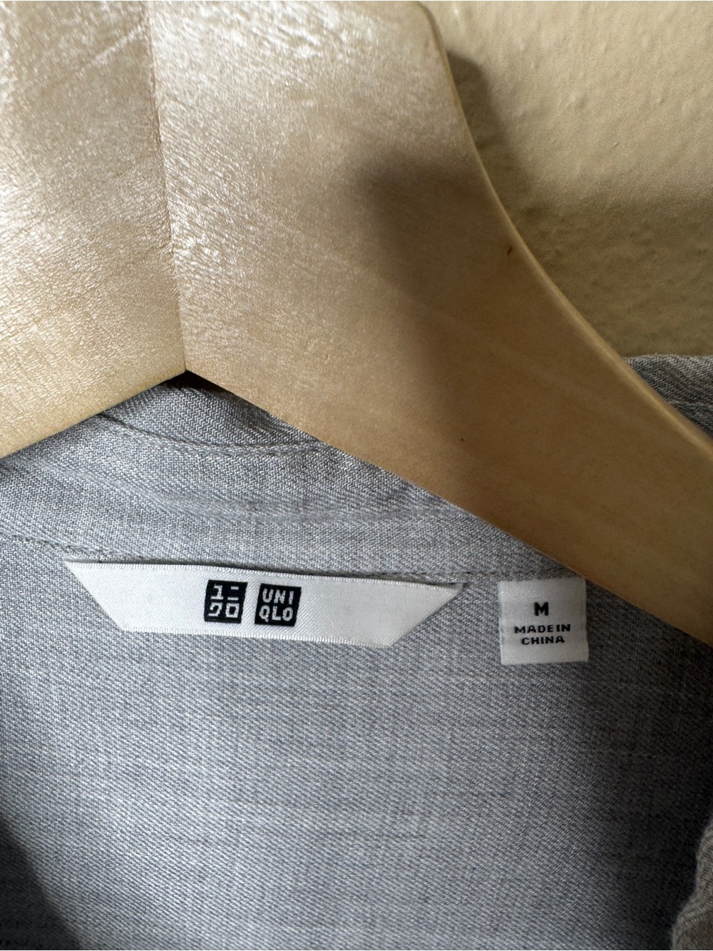 Uniqlo Women’s Gray Long Sleeve Button Down Shirt Blouse Size M Casual Workwear - Picture 2 of 7